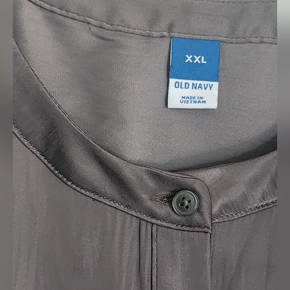 Old Navy Women's Gray Satin Blouse Collarless Lightweight Sz XXL. - Picture 4 of 7